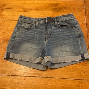 Universal Threads high rise denim shorts size 6